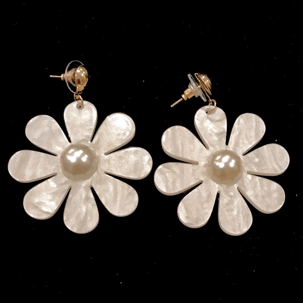 Mother of Pearl Pink White Daisy - Picture 2 of 8